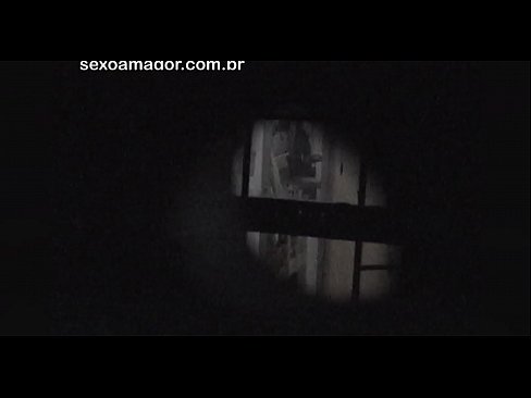 ❤️ Blondie ichi bo'sh g'ishtlar orqasida yashiringan qo'shni voyeur tomonidan yashirincha videoga tushadi ️ Anal pornoda pornoda uz.libporno.ru